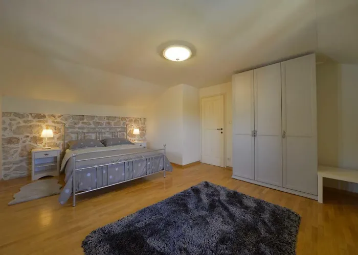 Potocnjak Villa *